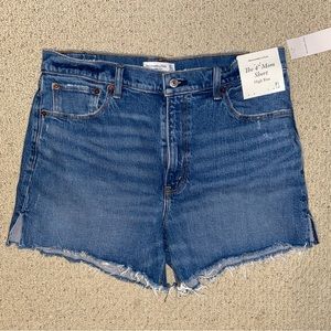Abercrombie 4” mom shorts